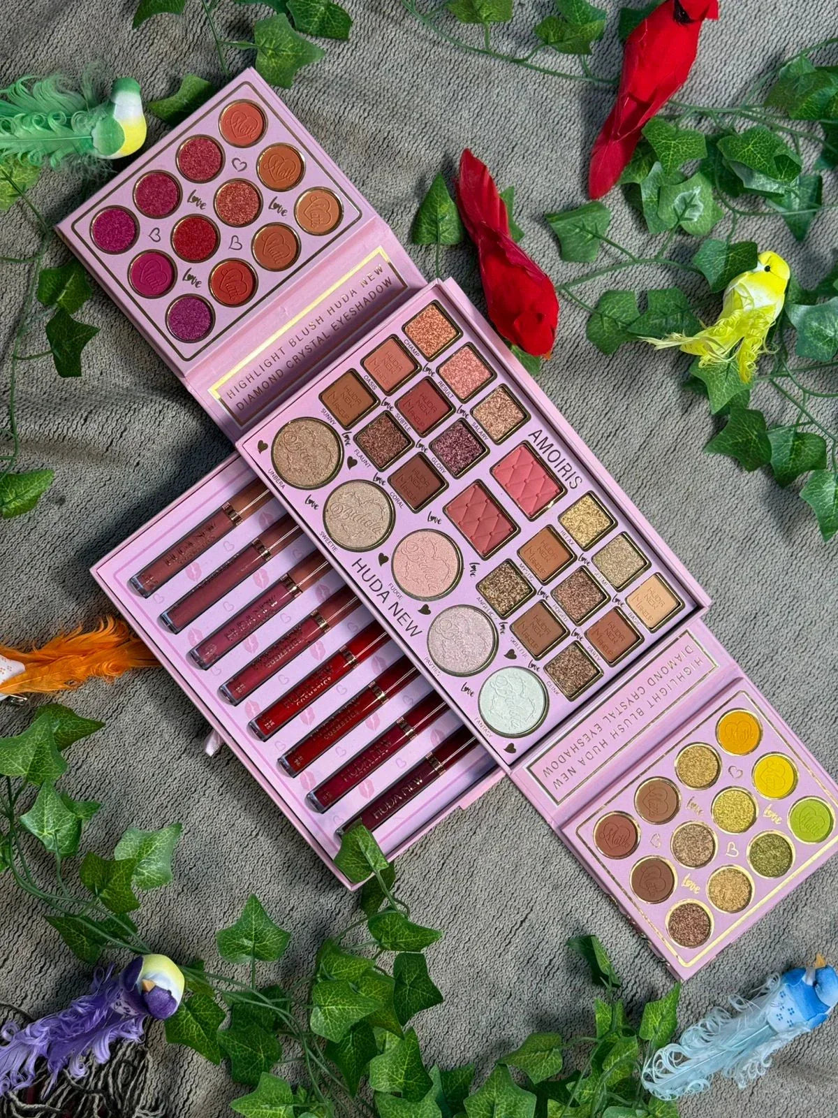 Selnora | Huda New Amoris Eyeshadow All In One Book Palette