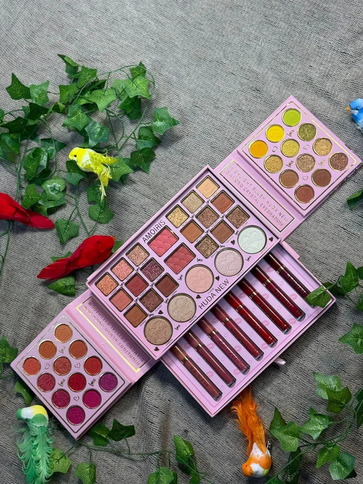 Selnora | Huda New Amoris Eyeshadow All In One Book Palette
